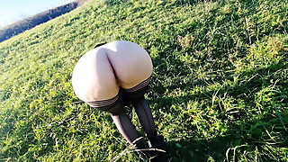 Risky outdoor sex with a funny ending