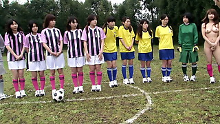 Asiatisches Fussballtraining artet zur harten sexorgie aus